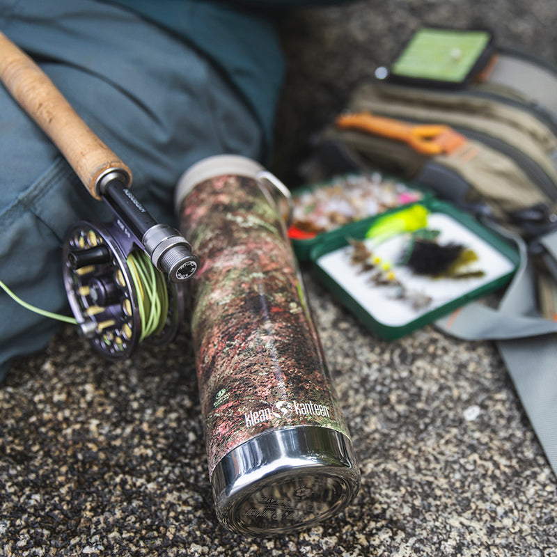 20oz-tkwide-with-cafe-cap-mossy-oak-o2 20oz_tumbler_mossyoak_rainbowtrout_flyfish_top_square.jpg