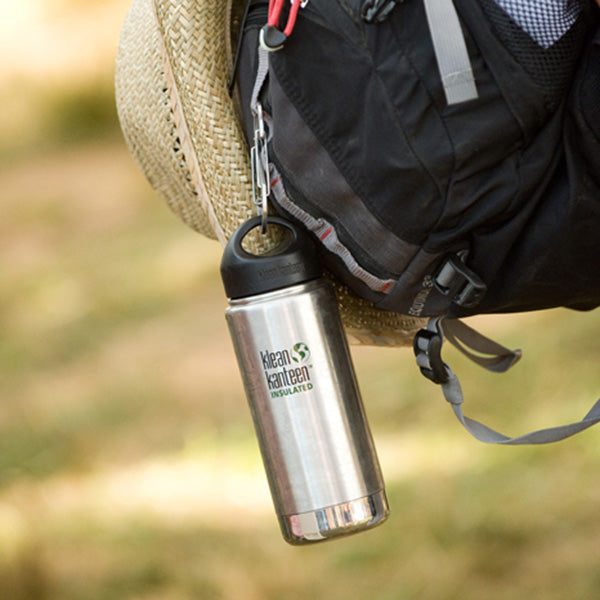 steel-s-biner-3-b4 carabiner_steel_bottle_backpack_lifestyle_dd4fef2d-f5d2-4f32-ac05-c706bd6b518e.jpg