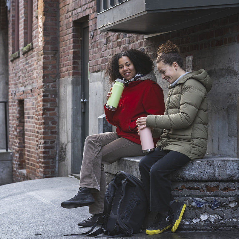 32oz-tkwide-with-twist-cap-m7 tkwide_32oz_insulated_bottle_twist_girls_city_winter_square.jpg